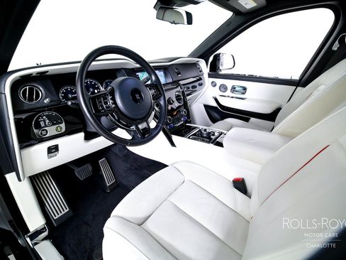 Used 2021 Rolls-Royce Cullinan Black Badge AWD/4WD image 4
