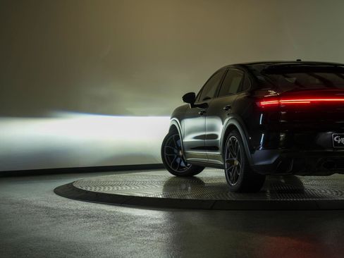 Used 2024 Porsche Cayenne Turbo GT AWD/4WD image 26