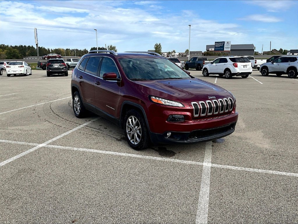 Used 2018 Jeep Cherokee Latitude Plus FWD image 3