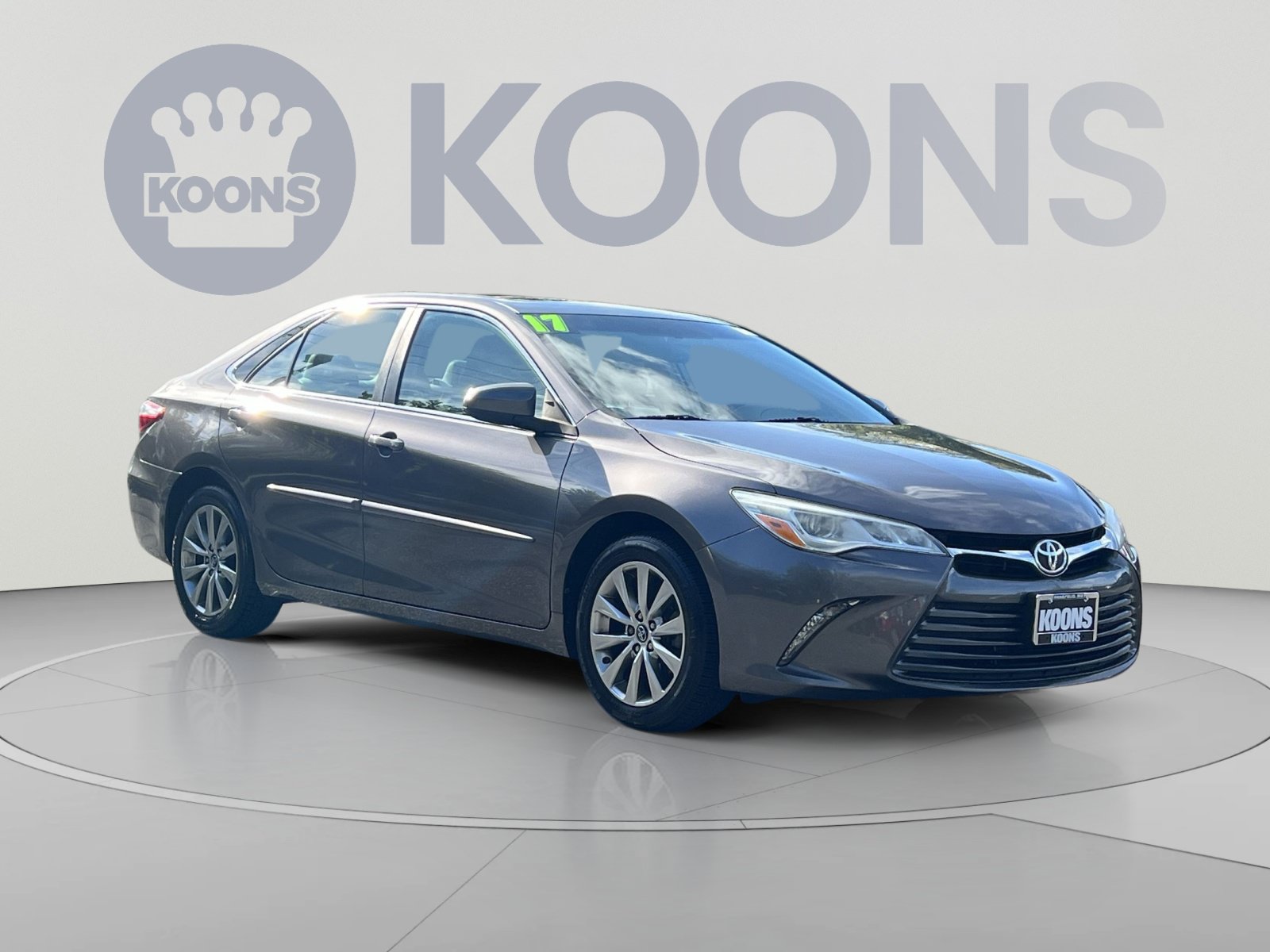 Used 2017 Toyota Camry XLE FWD image 2