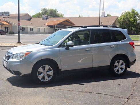 Used 2015 Subaru Forester 2.5i Limited AWD/4WD image 10