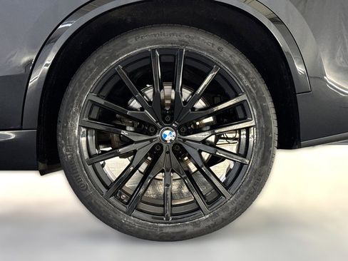 Certified 2022 BMW X5 xDrive40i w/ M Sport Package image 11