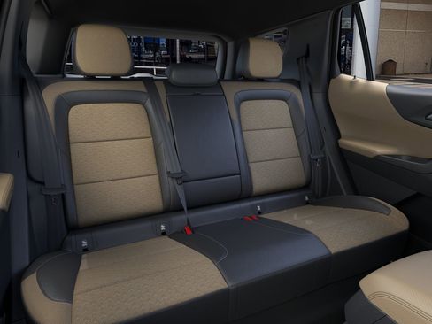 New 2026 Chevrolet Equinox ACTIV w/ Safety and Technology Package image 17