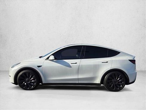 Used 2023 Tesla Model Y Performance image 9
