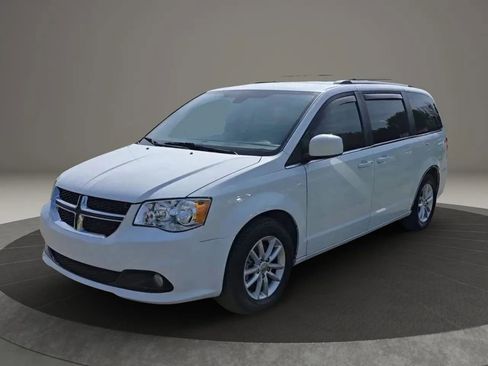 Used 2019 Dodge Grand Caravan SXT FWD image 4