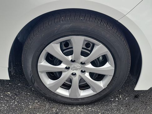 Certified 2025 Toyota Corolla LE image 10