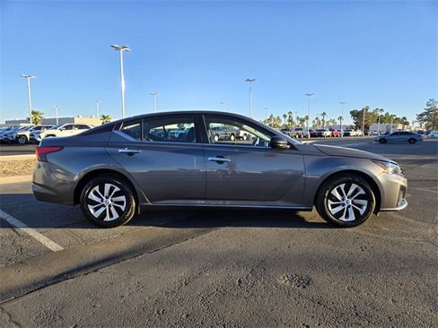 Used 2025 Nissan Altima 2.5 S image 3