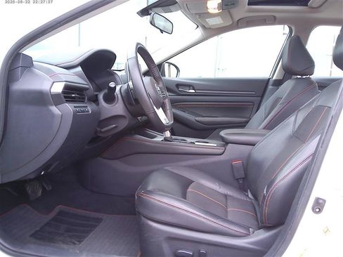 Used 2022 Nissan Altima 2.5 SR w/ Midnight Edition Package AWD/4WD image 5