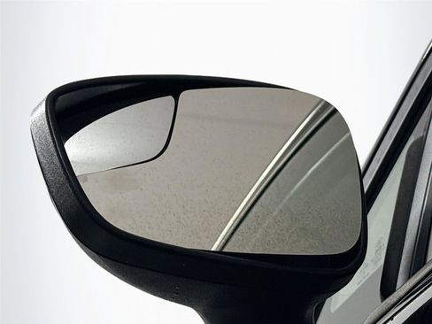 Used 2018 Ford Fiesta SE image 5