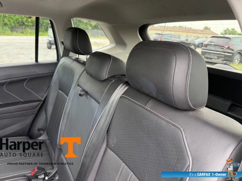 Used 2024 Volkswagen Tiguan SE w/ Panoramic Sunroof Package AWD/4WD image 9