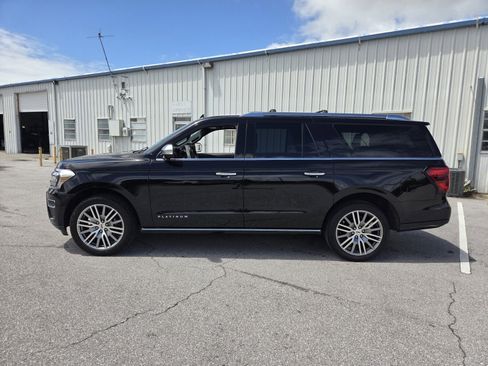 Used 2022 Ford Expedition Max Platinum AWD/4WD image 2