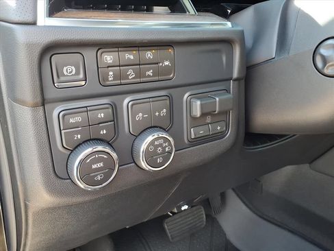 New 2026 Chevrolet Suburban High Country AWD/4WD image 15