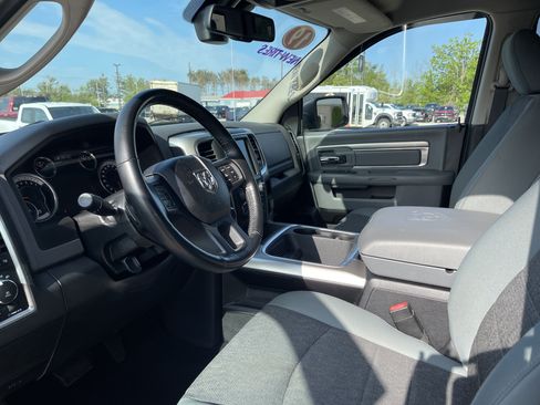 Used 2019 RAM 1500 Classic SLT w/ SLT Plus D←cor Group AWD/4WD image 11