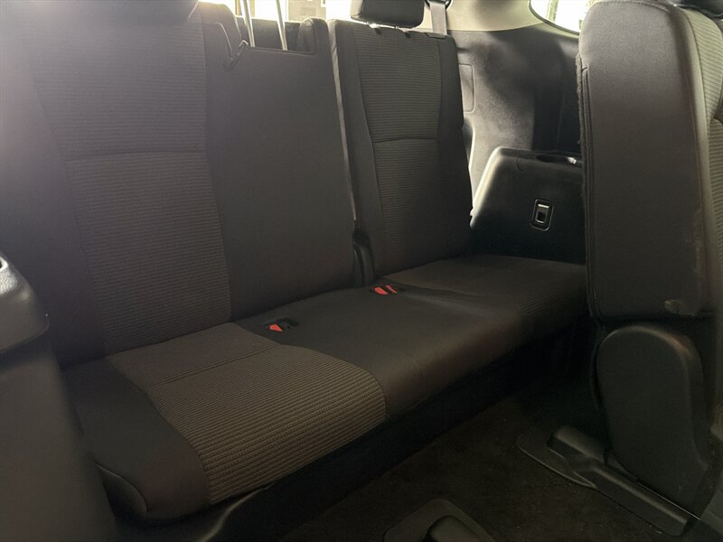 Used 2025 Toyota Highlander LE FWD image 22