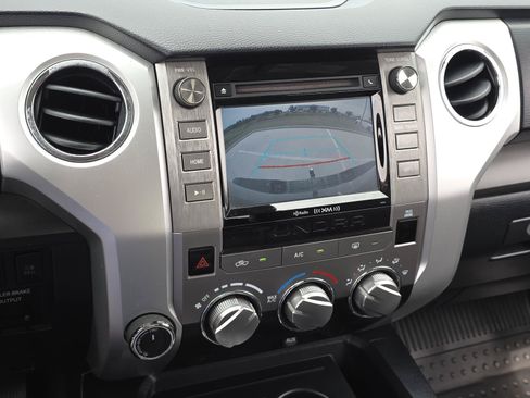 Used 2019 Toyota Tundra SR5 w/ SR5 Upgrade Package AWD/4WD image 26