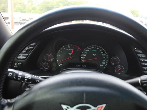 Used 2001 Chevrolet Corvette Coupe w/ Preferred Equipment Group2 RWD image 15