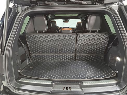 Used 2021 Lincoln Navigator Reserve AWD/4WD image 8