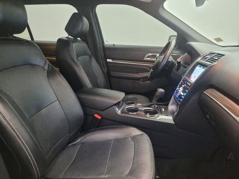 Used 2017 Ford Explorer Limited image 21