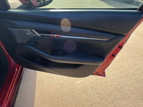 Used 2019 MAZDA MAZDA3 Hatchback w/ Preferred Package image 18