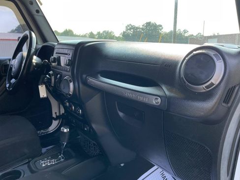 Used 2015 Jeep Wrangler Unlimited Sport w/ Quick Order Package 24S AWD/4WD image 16