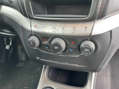 Used 2020 Dodge Journey SE w/ SE Popular Equipment Group image 26