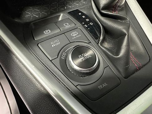 Used 2022 Toyota RAV4 SE w/ Carpet Mat Package (TMS) image 19