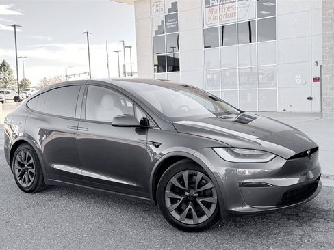 Used 2022 Tesla Model X image 2