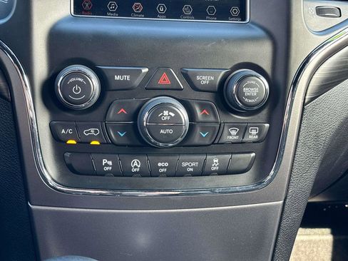 Used 2019 Jeep Grand Cherokee Laredo image 23