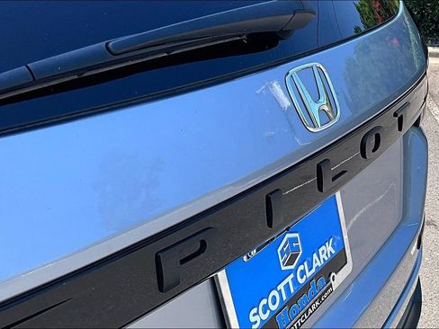 Certified 2025 Honda Pilot TrailSport image 24