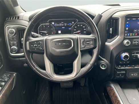 Used 2022 GMC Sierra 3500 Denali w/ Technology Package AWD/4WD image 11