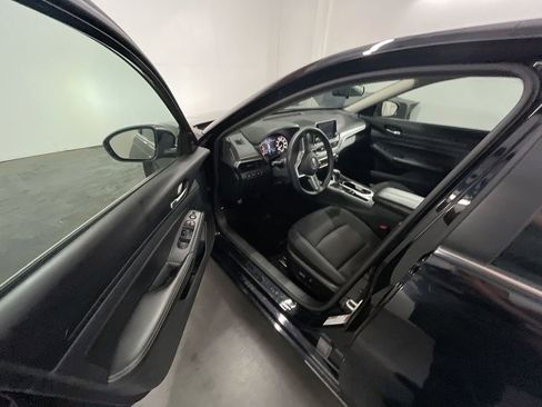 Used 2024 Nissan Altima 2.5 SV image 10