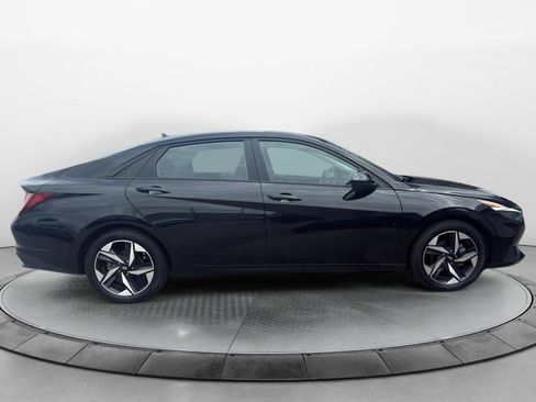 Used 2023 Hyundai Elantra SEL w/ Convenience Package FWD image 2