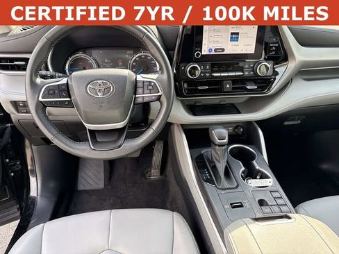 Used 2023 Toyota Highlander XLE image 18