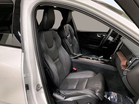 Certified 2023 Volvo XC60 B5 Ultimate w/ Climate Package image 8