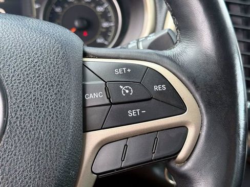 Used 2015 Jeep Cherokee Latitude w/ Cold Weather Group AWD/4WD image 23