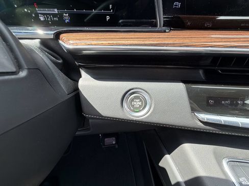 Certified 2021 Cadillac Escalade ESV Premium Luxury AWD/4WD image 23
