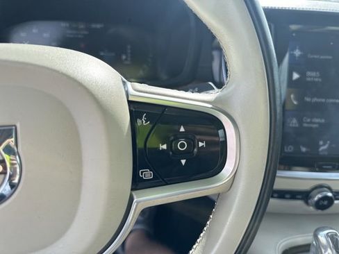 Used 2019 Volvo S60 T8 Inscription image 21