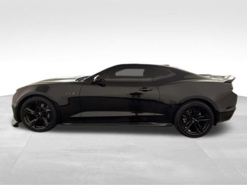 Used 2021 Chevrolet Camaro LT RWD image 3