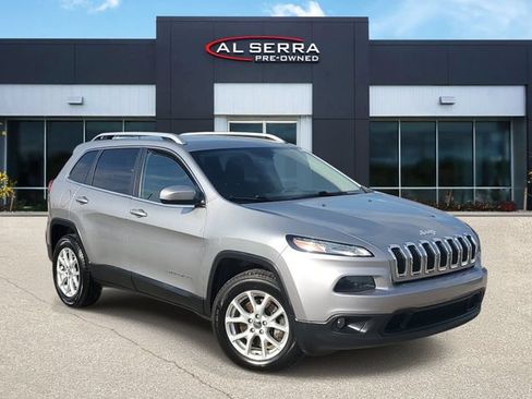 Used 2017 Jeep Cherokee Latitude w/ Cold Weather Group AWD/4WD image 1