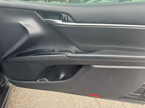 Used 2020 Toyota Camry SE image 21