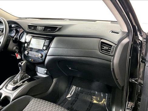 Used 2018 Nissan Rogue S image 16