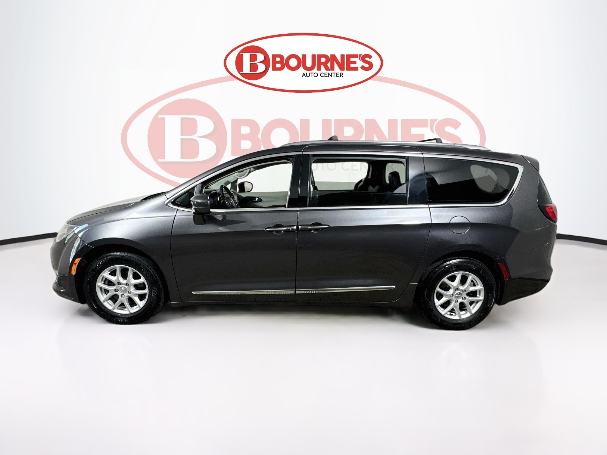Used 2020 Chrysler Pacifica Touring-L FWD image 6