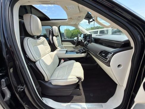 Used 2023 Lincoln Navigator Black Label AWD/4WD image 9