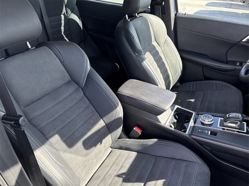 Used 2023 Mitsubishi Outlander SE image 26