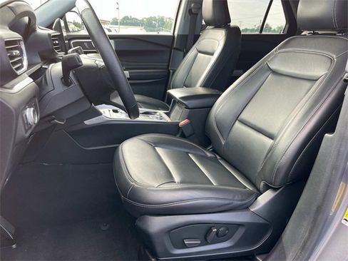Used 2022 Ford Explorer XLT w/ Equipment Group 202A image 32