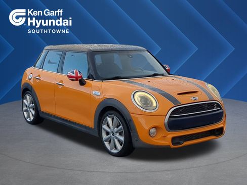 Used 2015 MINI Cooper S image 1