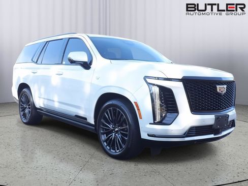 Used 2025 Cadillac Escalade Sport Platinum w/ LPO, Floor Liner Package AWD/4WD image 3