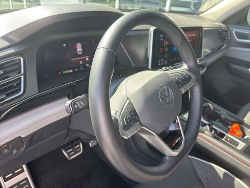Used 2024 Volkswagen Atlas Peak Edition SEL AWD/4WD image 7