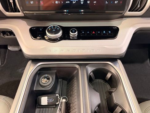 Certified 2025 Ford Expedition Active image 27