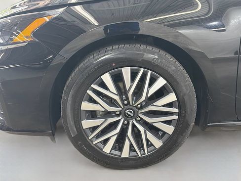 Used 2024 Nissan Altima 2.5 SV FWD image 29
